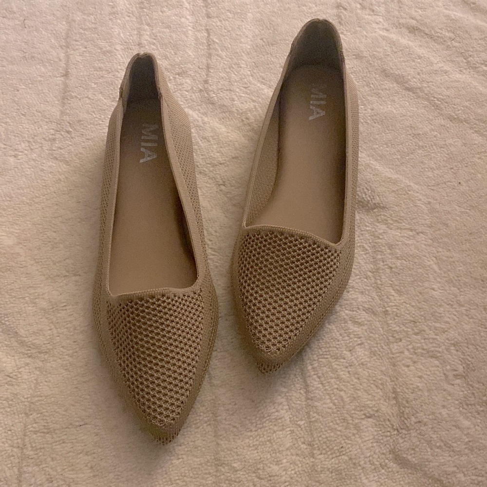 MIA pointy flats